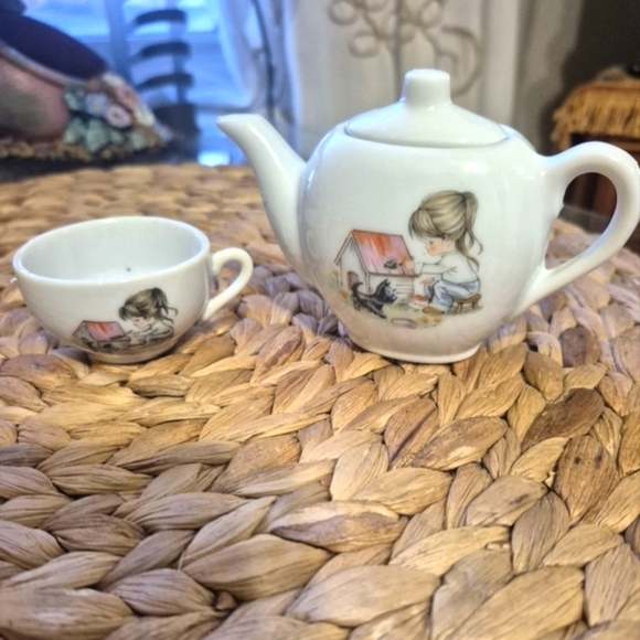 Vintage Child's White Teapot and Cup Set with Illustration - Picture 1 of 7
